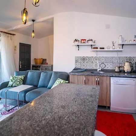Dreamy House With A Lovely Backyard Close To The Beach In