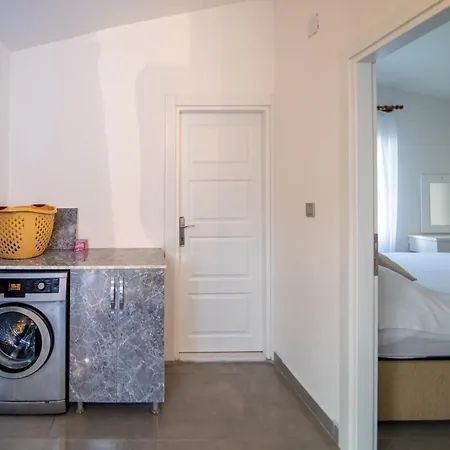 Daire Dreamy House With A Lovely Backyard Close To The Beach In *
